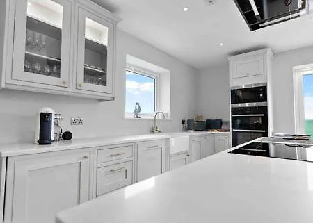 The Coach House - Luxury Barn With Hot Tub & Cinema Lothersdale