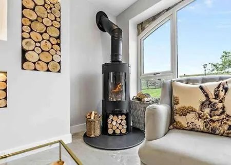The Coach House - Luxury Barn With Hot Tub & Cinema *