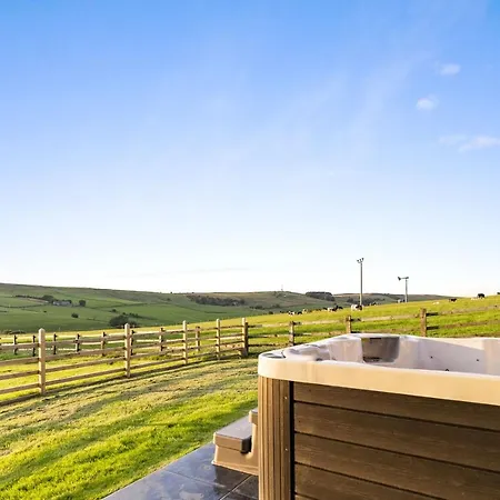 بيت للعطل The Coach House - Luxury Barn With Hot Tub & Cinema *