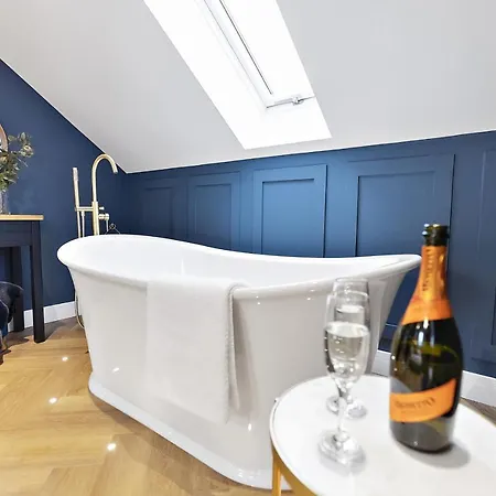 بيت للعطل The Coach House - Luxury Barn With Hot Tub & Cinema *