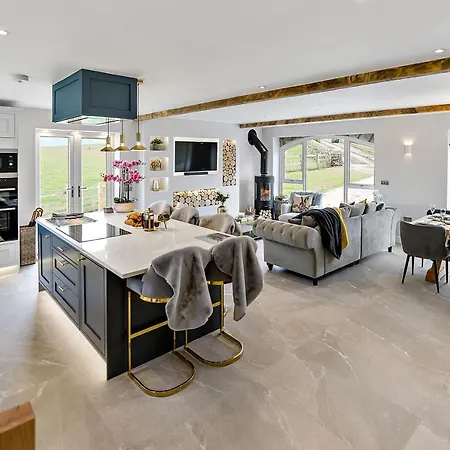 The Coach House - Luxury Barn With Hot Tub & Cinema *