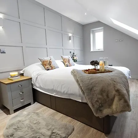 بيت للعطل The Coach House - Luxury Barn With Hot Tub & Cinema *