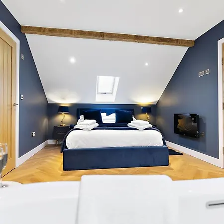 The Coach House - Luxury Barn With Hot Tub & Cinema * Lothersdale