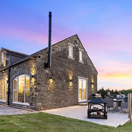 The Coach House - Luxury Barn With Hot Tub & Cinema